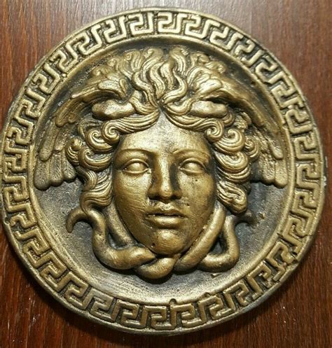 versace testa di medusa greca|medusa versace significato.